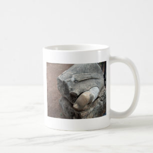 Mug Orteil de statue dans les ruines romaines