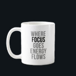 Mug Où se concentre les flux d'énergie<br><div class="desc">Citations de focus</div>