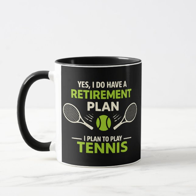 Mug Oui, j'ai un plan de retraite Tennis (Gauche)
