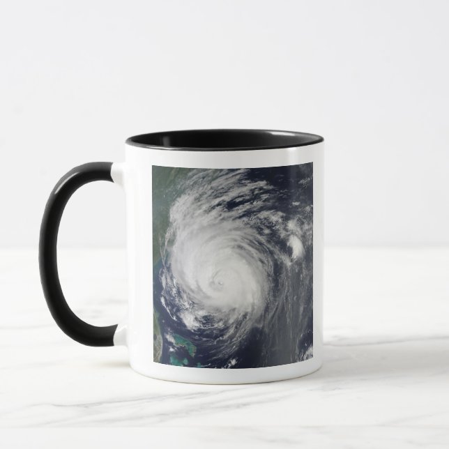 Mug Ouragan Earl broutant la côte de Caroline du Nord (Gauche)