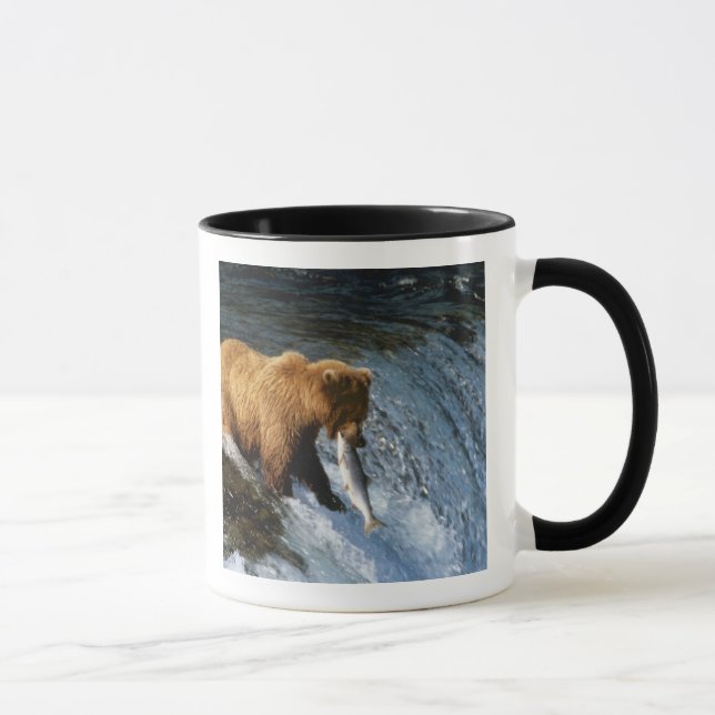Mug Ours brun d'Alaska attrapant du saumon à Brooks (Droite)
