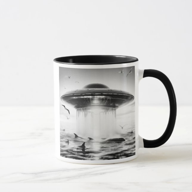 Mug OVNI au-dessus de l’océan. (Droite)