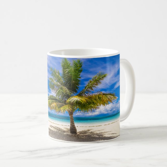 Mug Palm sur la plage de sable blanc (Devant droit)