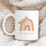 Mug Pampas Gris Boho Rainbow Meilleure Maman Jamais<br><div class="desc">Célébrez maman avec cette tasse de café personnalisée minimaliste. Cette tasse comporte un simple arc-en-ciel de pampas herbe boho avec texte personnalisé. Le texte peut être remplacé par n'importe quel libellé de votre choix. Cette tasse personnalisée fera un grand cadeau pour l'anniversaire des mamans, Noël ou Fête des mères. #bestmomever...</div>