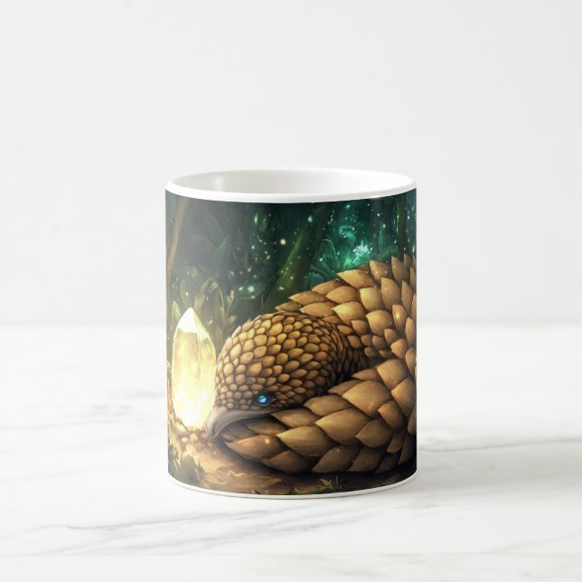 Mug pangolin dans un environnement forestier, recroque (Centre)