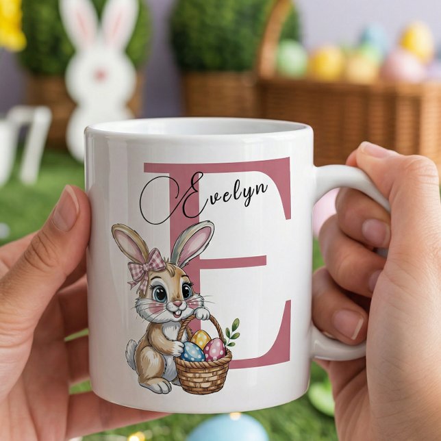 Mug Panier de Pâques personnalisé avec nom de lapin, C (Créateur téléchargé)