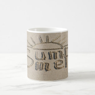 Mug Panneau d'été sculpté sur le sable de la plage
