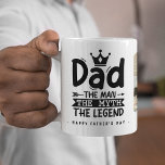 Mug Papa L'Homme Le Mythe La Légende 2x Photo<br><div class="desc">Surprenez papa avec cette tasse à café moderne et tendance ! Design propose 2 photos de votre choix avec une typographie amusante qui dit "Papa - L'homme, le mythe, le ventre". Vous pouvez également customiser les messages et le/les nom(s) pour vous rendre personnel. C'est un cadeau si formidable pour la...</div>