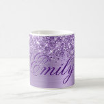 Mug Papier Aluminium Violet Clair Pailleté Personnalis<br><div class="desc">Faux paillettes scintillantes girly sur un style de papier aluminium métallisé violet clair, graphique numérique. Personnalisez le style de police de calligraphie classique élégant, la taille, la couleur et la couleur de l'ombre portée pour créer votre propre tasse à café. Une calligraphie classique élégante sur une œuvre d'art numérique moderne...</div>