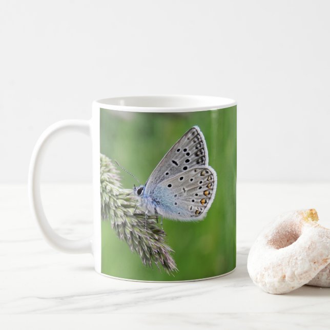 Mug Papillon bleu commun sur l'herbe (Avec donut)