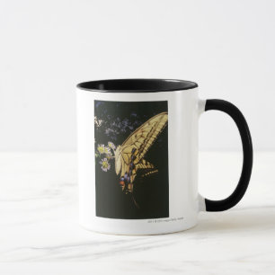 Mug Papillon de machaon sur la fleur, fin