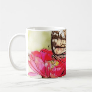 Mug Papillon jaune de machaon sur un Zinnia