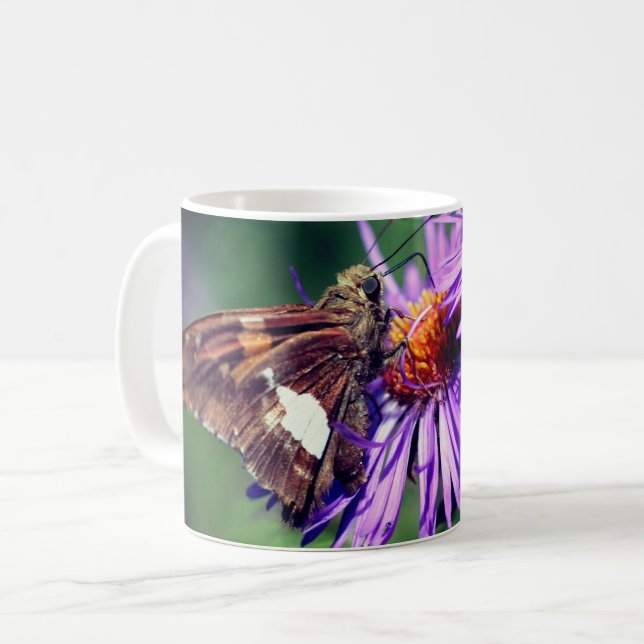 Mug Papillon Lady Peint Sur Fleur Aster Sauvage (Devant gauche)