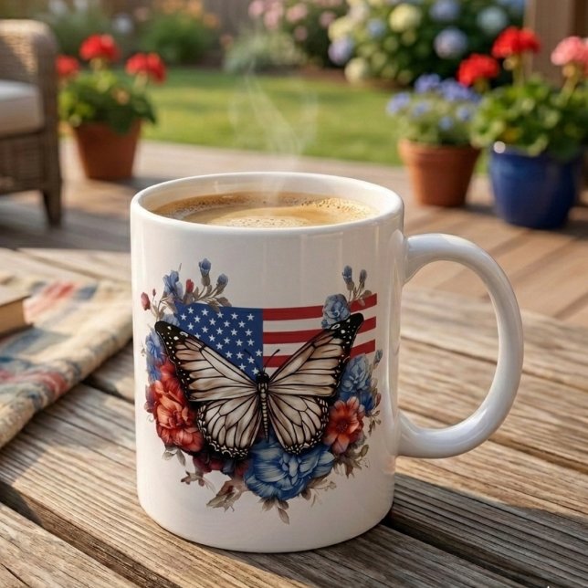 Mug Papillon patriotique du 4 juillet (Créateur téléchargé)