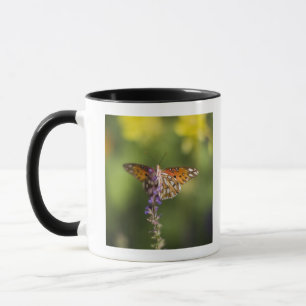 Mug Papillon sur des fleurs sauvages