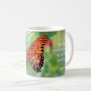 Mug Papillon sur les fleurs, w Verse de Psaume 118:24