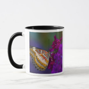 Mug Papillon tropical sur fleurs violettes