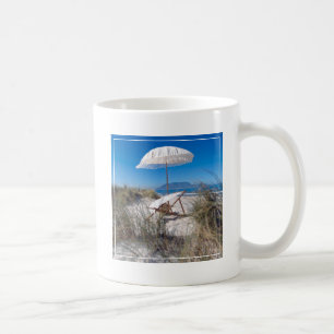 Mug Parapluie et chaise sur la plage