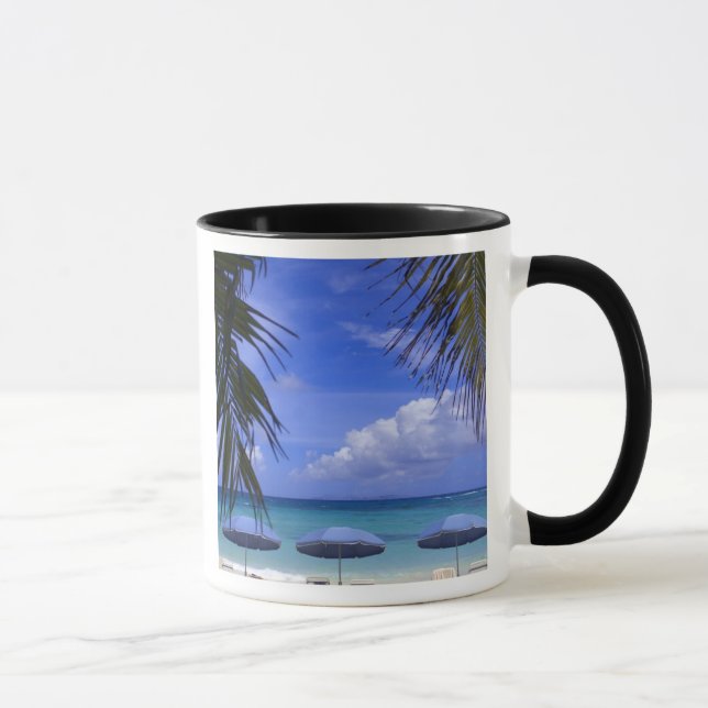Mug parapluies sur la plage, à Saint-Martin, Caraïbes (Droite)
