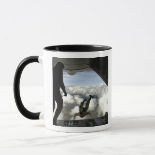 Mug Pararescuemen sautent le dos de C.A. - 130