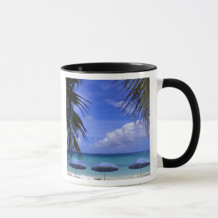 Mug parasols sur la plage, St-Maarten, Caraïbes