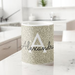 Mug Parties scintillant d'étincelle d'or Nom et initia<br><div class="desc">Parties scintillant à étincelle dorée Luminaires à étincelles Nom du monogramme et première tasse à café. La tasse fait le cadeau parfait pour quelqu'un qui aime l'argent moderne.</div>