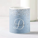 Mug Parties scintillant en argent brossé bleu Nom du m<br><div class="desc">Personnalisez facilement ce design chic et branché de tasse à café avec une jolie parties scintillant brillante en argent sur un arrière - plan métallique brossé bleu.</div>