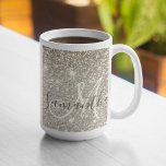 Mug Parties scintillant Or moderne étincelles Nom pers<br><div class="desc">Introducing our Modern Gold Glitter Sparkles Personalized Name collection, where élégance meets customization. Step into a world of shimmering beauty with our exquisite range of products, designed to add a touch of luxury to your everyday life. Our collection showcases the captivating allure of moderne gold glitter sparkles, creating a dazzling...</div>