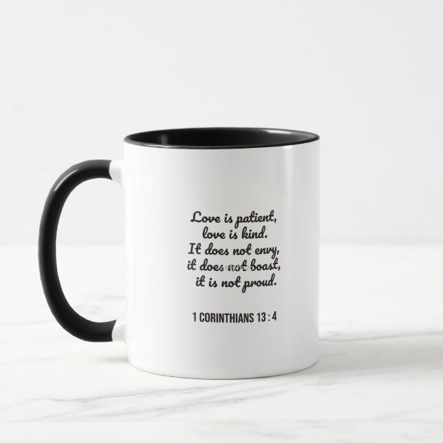 Mug Passage biblique de l'amour est patient : un attra (Gauche)