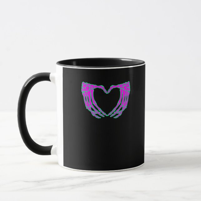 Mug Pastel Goth Vêtements, Skeleton Mains de coeur (Gauche)