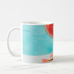 Mug pastèque tranchée sur papier blanc