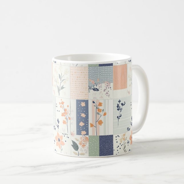 Mug Patchwork floral scandinave en rose et bleu (Devant droit)
