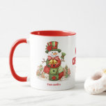 Mug Patchwork Snowman Christmas<br><div class="desc">Profitez d'un cacao chaud,  d'un café ou d'un thé avec cette tasse moelleuse à patchwork. Avec ses textures de tissu matelassé et son charme de vacances,  c’est le cadeau idéal pour les familles,  les enseignants ou tous ceux qui aiment la fête de Noël. Personnalisez-vous pour des vacances uniques.</div>