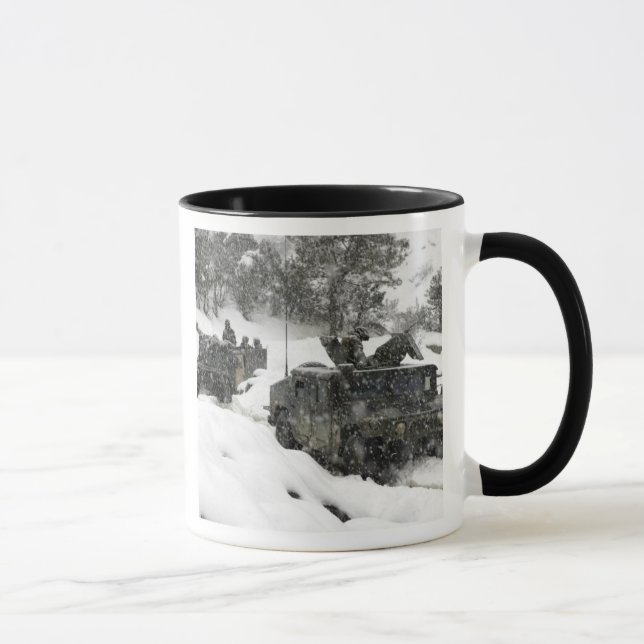 Mug patrouille des Marines américains dans le col Khow (Droite)