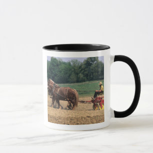 Mug Pays Amish gens simples dans l'agriculture avec