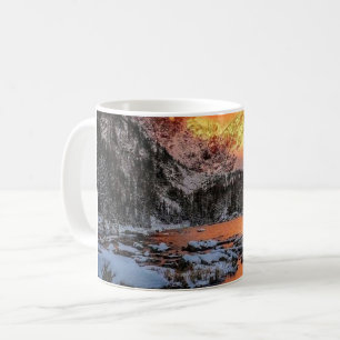 Mug Paysage de montagne majestueux au coucher du solei