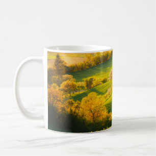 Mug Paysage rural paisible en poutres de soleil. Beau 