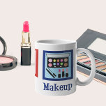 Mug Peace Love Maquillage Artiste Cute<br><div class="desc">Peace Love Maquillage Artiste. Un joli cadeau pour un étudiant en maquillage ou un cosmétique qui travaille avec l'application de maquillage ou de cosmétiques. Un signe de paix,  un coeur,  une palette d'ombres chic et un joli jeu de rouge à lèvres.</div>