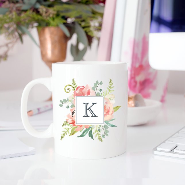 Mug Pêche et crème Aquarelle Florale avec Monogramme (Créateur téléchargé)