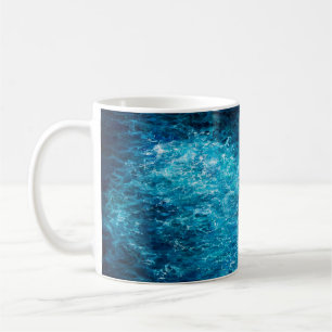 Mug peinture à l'huile montrant les vagues de l'océan