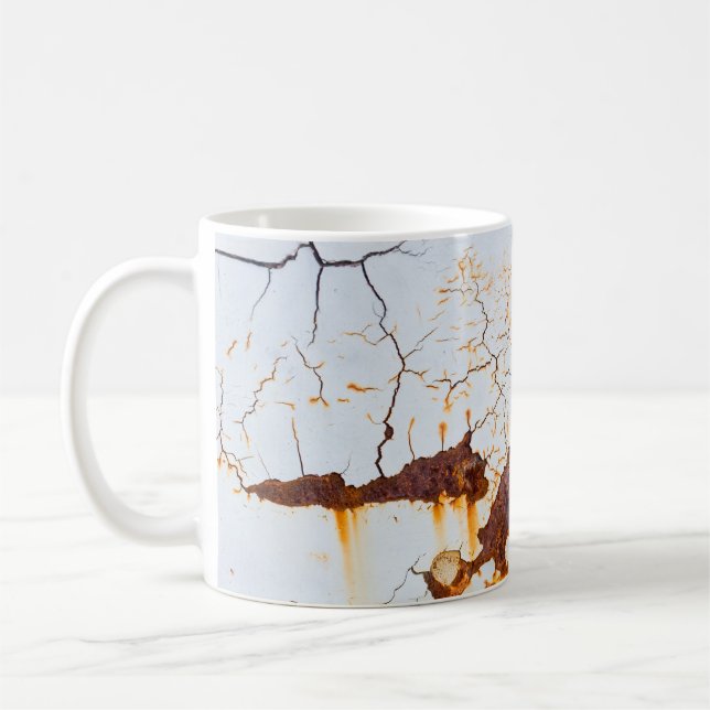 Mug Peinture blanche fêlée, voiture rouillée. (Gauche)