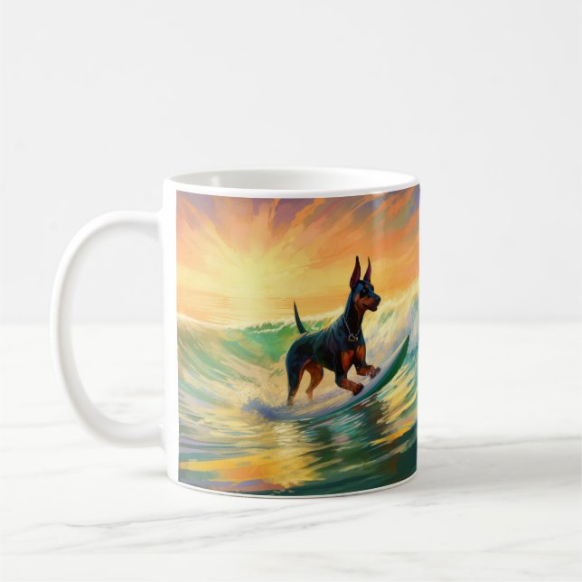 Mug Peinture de Surf à la Plage de Doberman (Gauche)