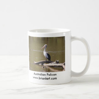 Mug pélican sur le tronçon,