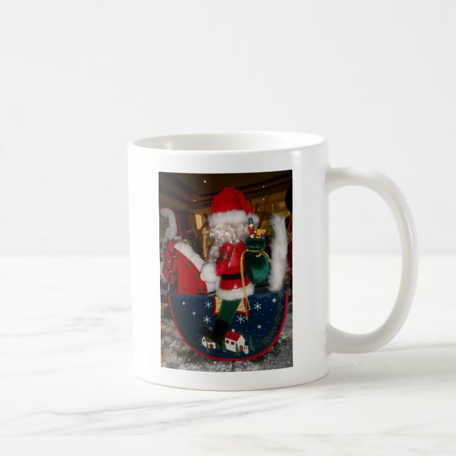 Mug Père Noël de Noël à cheval avec de l'art de la nei (Droite)