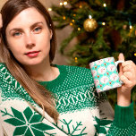 Mug Père Noël Noël Pickleball Ogee Motif<br><div class="desc">Prenez des boissons chaudes comme du café, du thé, du chocolat chaud et des lattes avec cette tasse amusante à thème sportif. Père Noël est vu dans ce motif classique de l'ogee jouant au pickleball, un sport populaire de raquette. Les couleurs accentuent le style rétro de cette tasse unique et...</div>