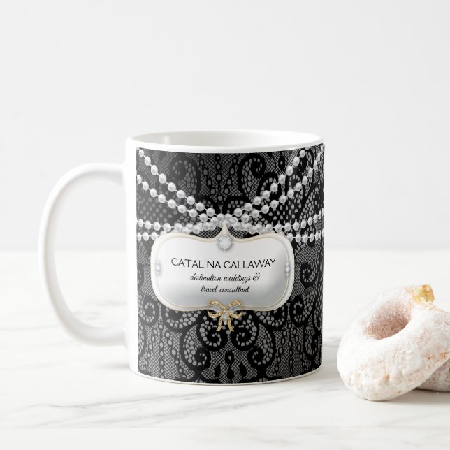 Mug Perles blanches de noir fleuri de dentelle (Avec donut)