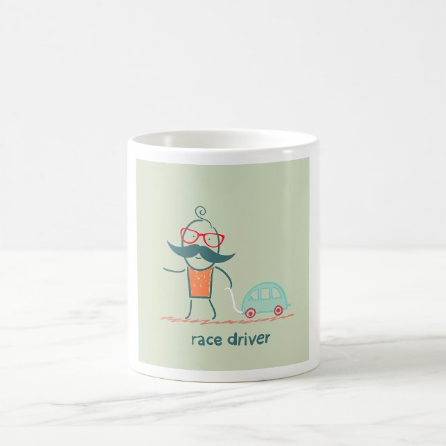Mug Personnage de moustache de conducteur de course dr (Créateur téléchargé)