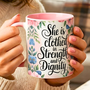 Mug Personnalisé Elle Est Revêtue de Force Chrétienne