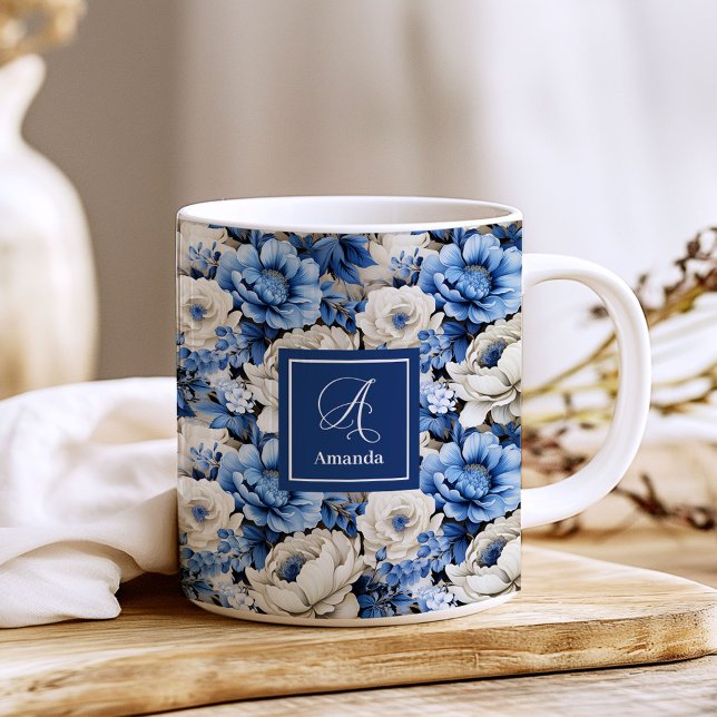 Mug personnalisé Fleurs d'Ivoire Bleu Luxe (Luxury Blue Ivory Flowers Personalized Coffee Mug)