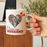 Mug Personnalisé J'Aime Mon Mari Coeur Photo<br><div class="desc">Personnalisé One Of A Kind Photo Heart mug de Ricaso - Love heart Modèle photo Design .. ajoutez simplement votre propre photo à cette grande tasse à café personnalisée avec bold I LOVE MON MARI (insérez votre propre texte ou laissez tel quel) .. facile de personnaliser les produits modèle photo...</div>